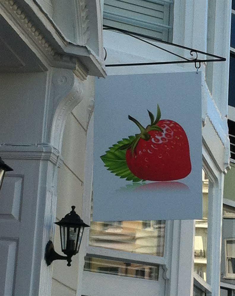 Strawberry Fields Hotel Brighton Exterior photo